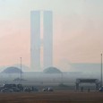 Focos de incêndio em áreas próximas à capital e a baixa umidade do ar deixam Brasília coberta por colunas de fumaça. O Aeroporto Internacional opera por instrumentos desde as 4h20 desta sexta-feira, […]