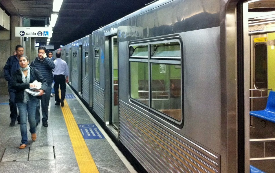 São Paulo teria poluição 75% maior se metrô parasse um ano, diz estudo