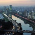 O espelho negro em que o rio Pinheiros se transforma sempre que o sol se põe na cidade de São Paulo, possível de se observar pelas janelas de qualquer um dos […]