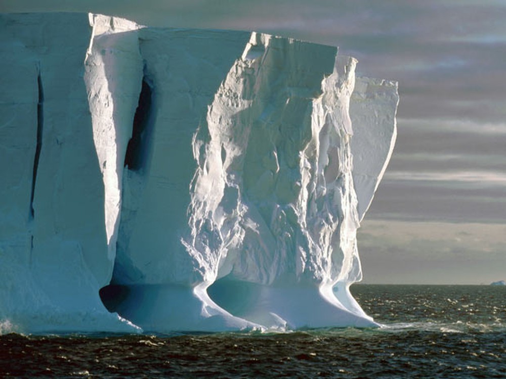 Gelo marinho ao redor da Antártica alcança baixa recorde, mostram dados preliminares dos EUA