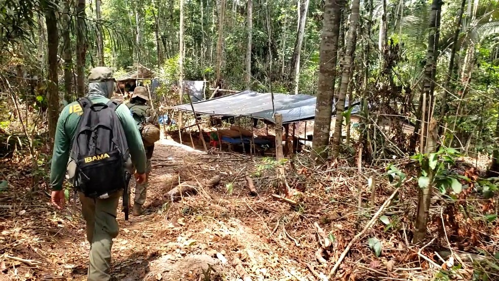 Operação da PF mira garimpo em terra indígena de RO e destrói equipamentos para extração de diamantes