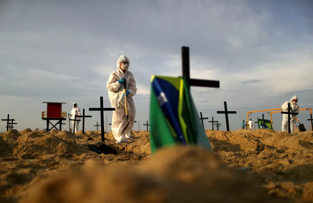 O Brasil vacila perigosamente diante da ômicron
