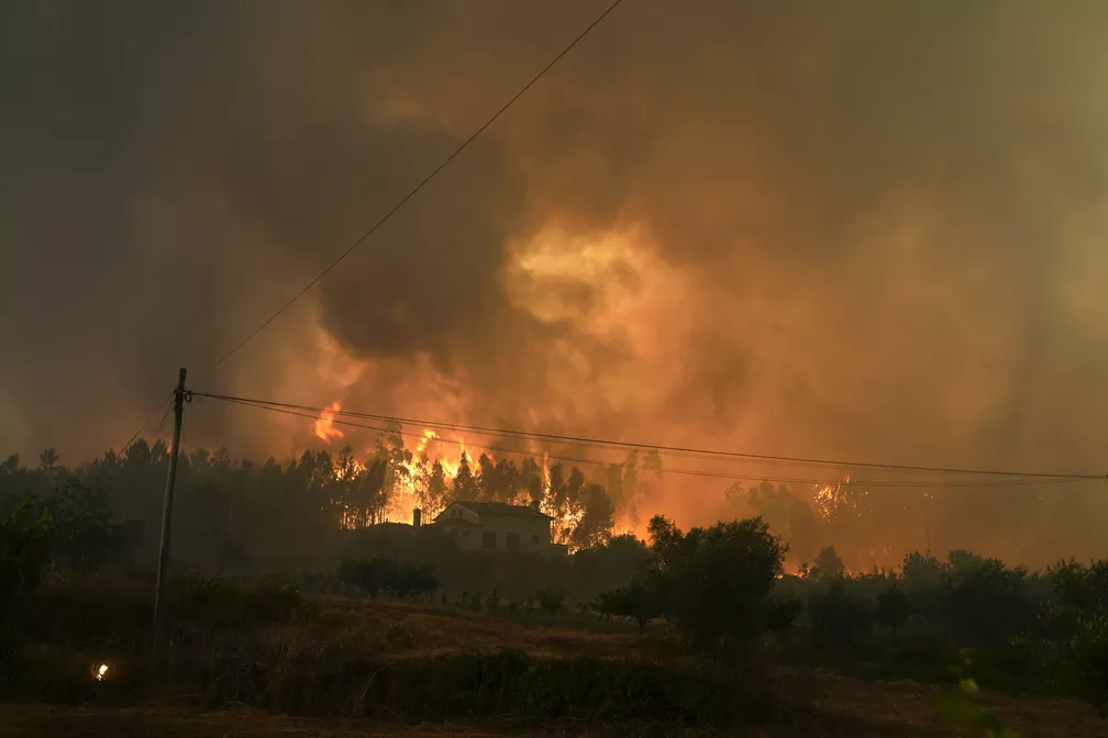 Onda de calor na Europa: países enfrentam incêndios florestais, temperaturas recordes e poluição